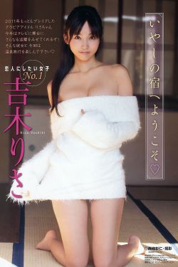 巨胸爆乳美女露双奶头挤奶